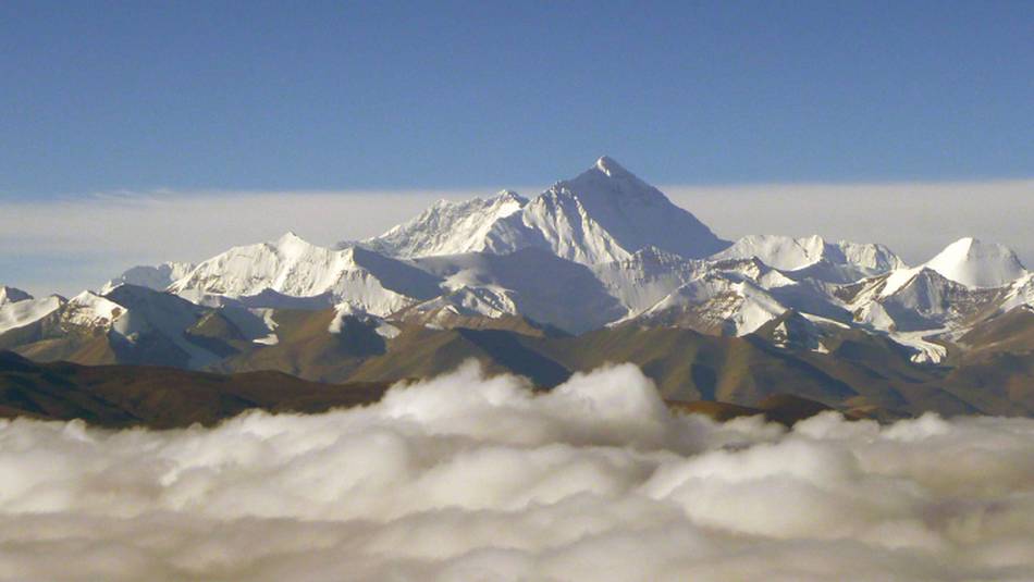 Mount Everest viewed from Pang La Pass in Tibet. | Colin Miller