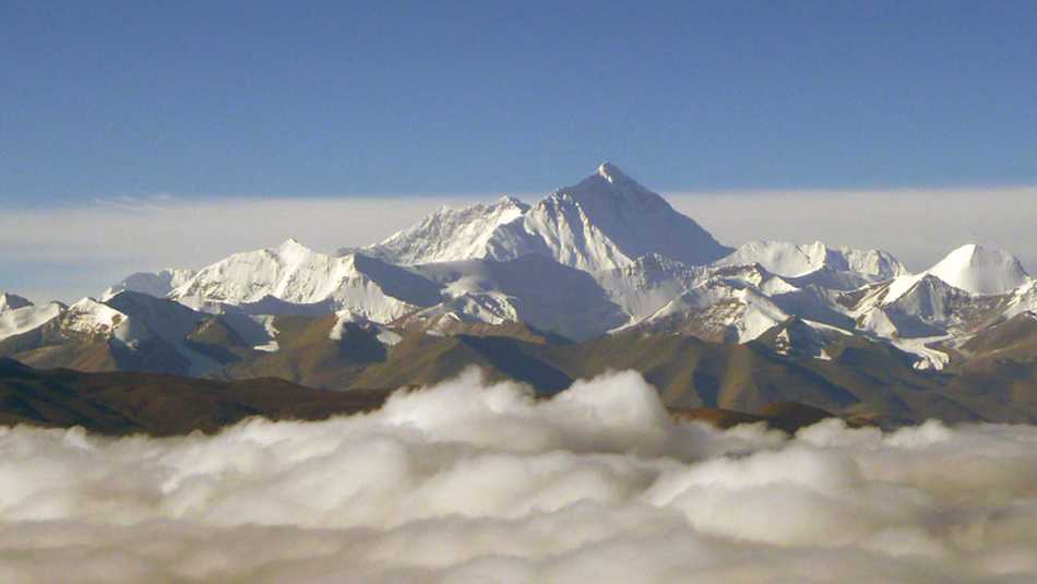 Mount Everest viewed from Pang La Pass in Tibet. | Colin Miller