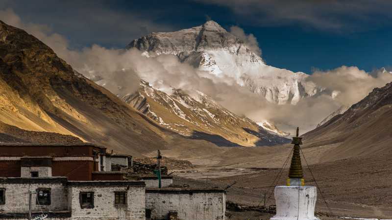 Rongphu Monastery, with Mt Everest in the background | Richard I'Anson