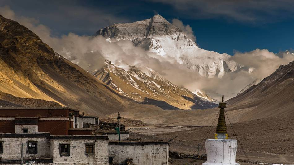 Rongphu Monastery, with Mt Everest in the background | Richard I'Anson