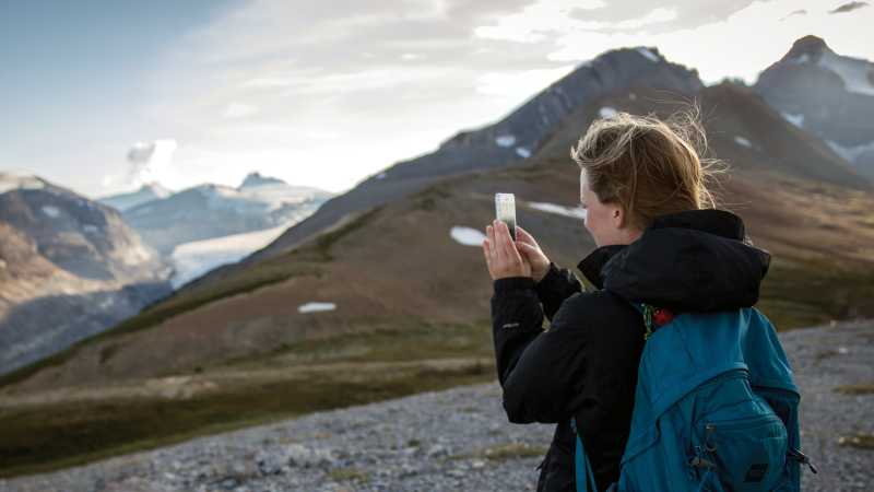 Hiking at Parkers Ridge, Banff NP | Ben Morin, Parks Canada