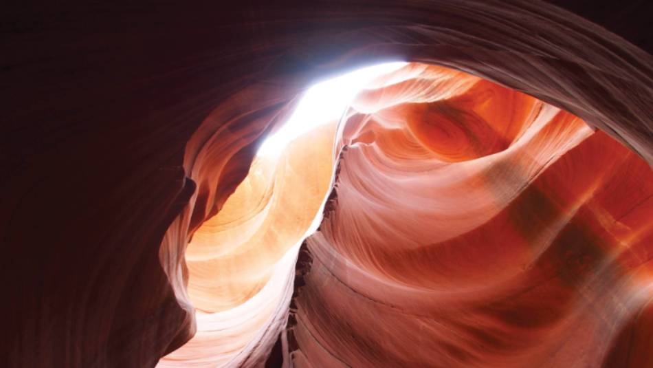 Vibrant colours hiking through Antelope Canyon | Jake Hutchins