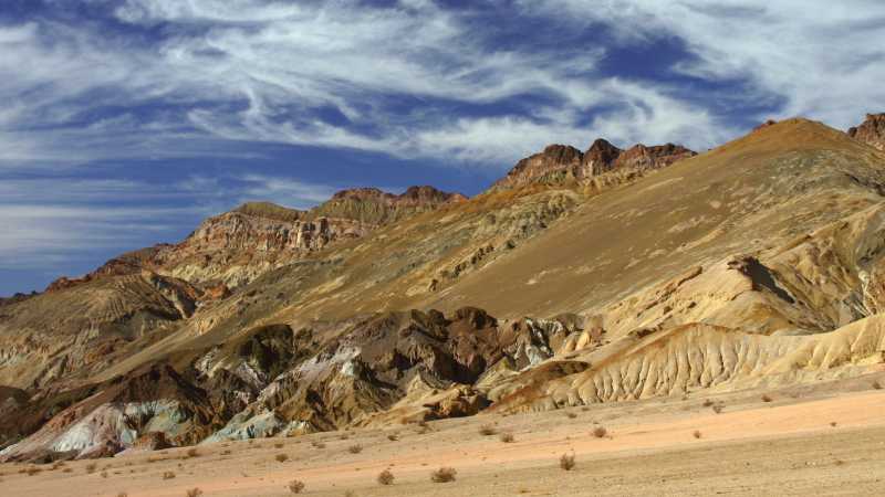 Barren landscape of California's Death Valley

 | Lynne Challinor