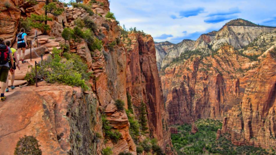 Hiking in Zion National Park, Utah | ©VisittheUSA.com