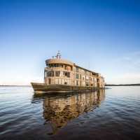 The comfortable Delfin III in the Peruvian Amazon