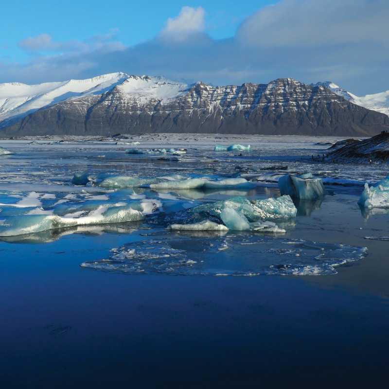Stunning colours exploring Glacier Lagoon Jökulsárlón | Robyn Lyons