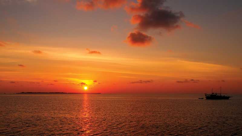 Orange sunset over Vashugiri - Maldives Dhoni Photography Expedition with Paul Zizka, Maldives