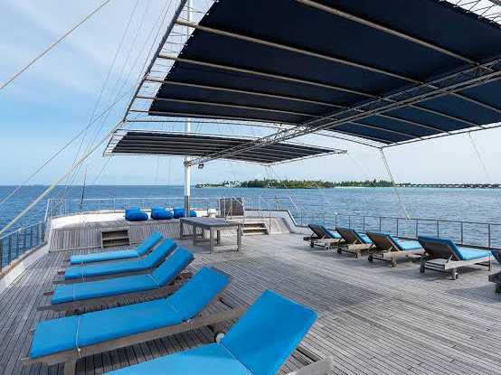 The generous upper deck offers panoramic ocean views, comfortable loungers and ample space for relaxing, photography sessions or simply enjoying life at sea.