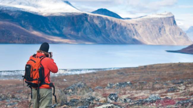 Enjoying the view in the Canadian High Arctic | © Andrew Stewart