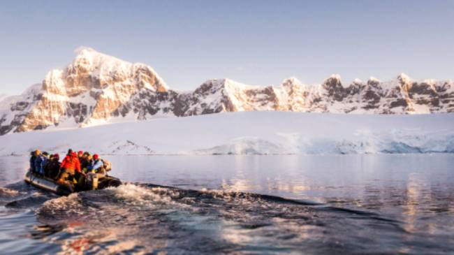 Zodiac cruising in Antarctica | Dietmar Denger