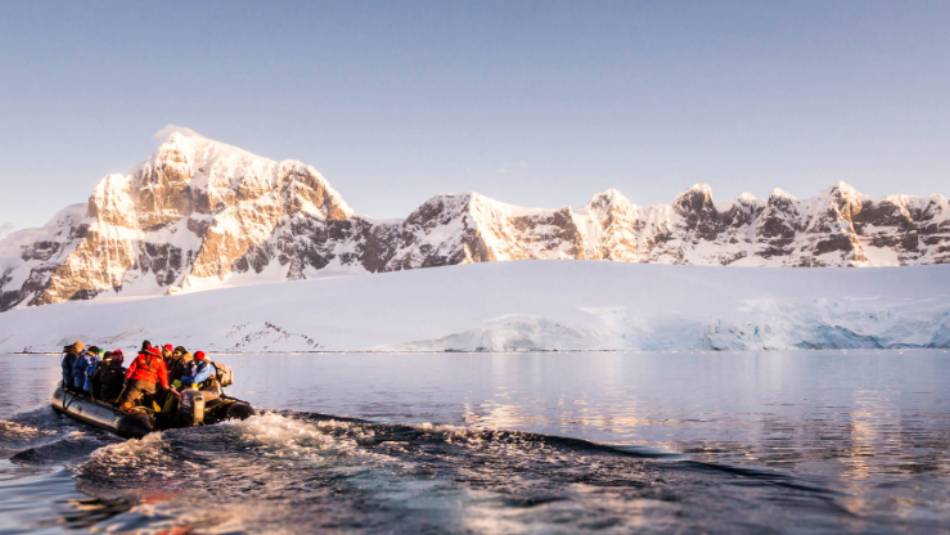 Zodiac cruising in Antarctica | Dietmar Denger