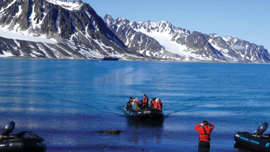 Views across Magdalenefjord as we approach in the zodiac | Gesine Cheung