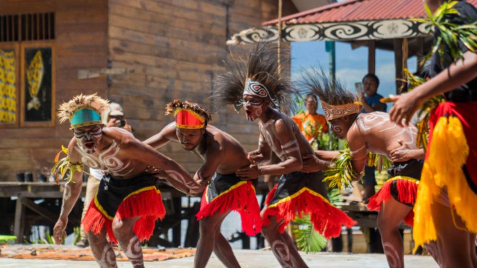 Traditional culture Lake Sentani, Papua New Guinea | Fiona wardle