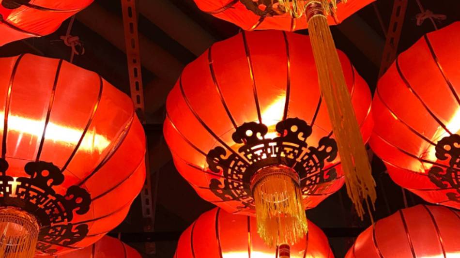 Traditional Japanese lanterns | Aaron Russ