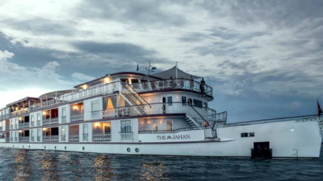 The luxurious Jahan sailing the Mekong River