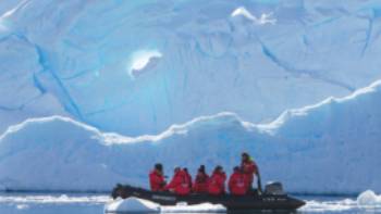 Perfect conditions for a zodiac cruise in Antarctica