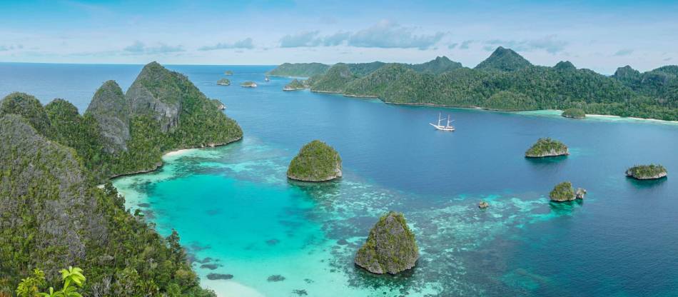 Cruising Indonesia Ombak Putih| Raja Ampat | World Expeditions