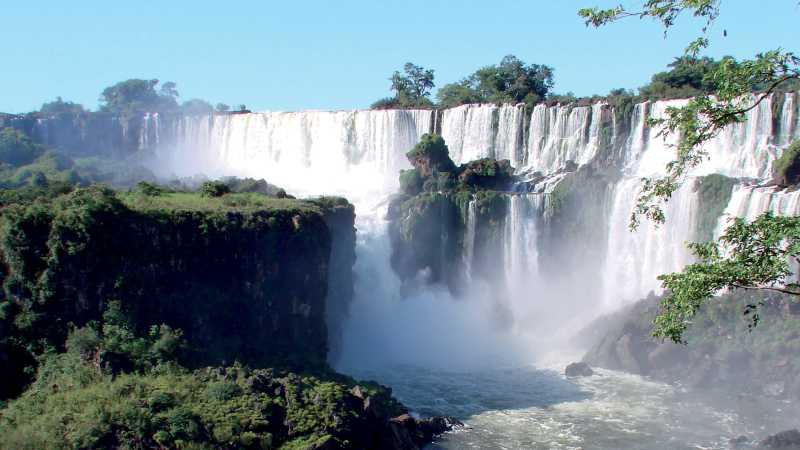 Spectacular view of the mighty Iguazu Falls | Elaine Clueit