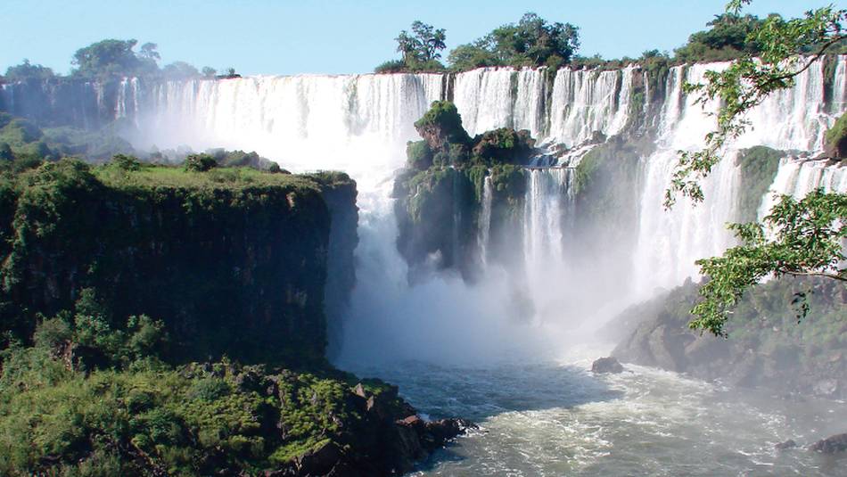 Spectacular view of the mighty Iguazu Falls | Elaine Clueit