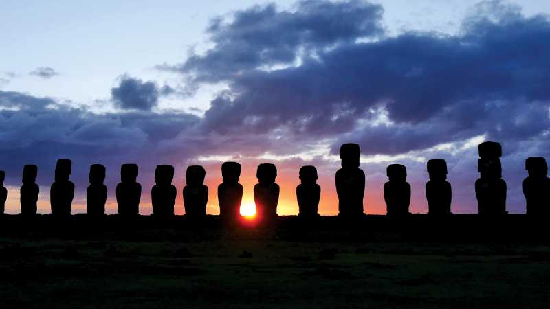 Sunset over the beautiful Moai stone heads | Heike Krumm