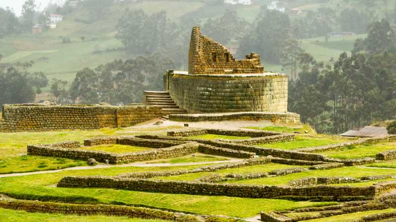 Explore the ancient Incan Ingapirca ruins in Ecuador
