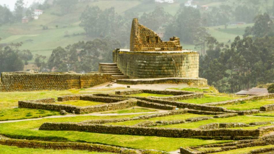 Explore the ancient Incan Ingapirca ruins in Ecuador