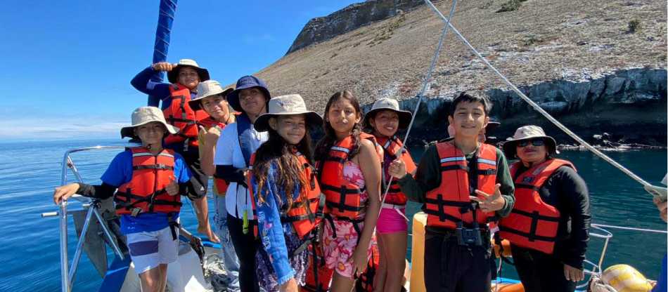 Initiative that will allow all local students to see the beauty of the Galapagos | Noémi d'Ozouville