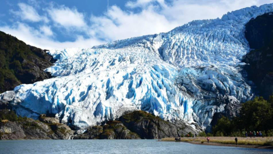 Glacier exploring with Australis