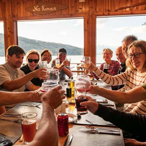 Drinks at Terra Luna Lodge, Great Patagonian Traverse