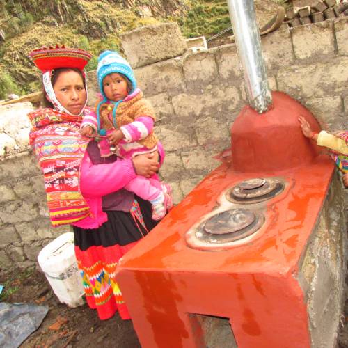 A family from Huilloc, the recipients of a new healthier cook stove
