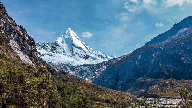 Awe-inspiring mountain view in Caraz, on the road to the Alpamayo Circuit Peru