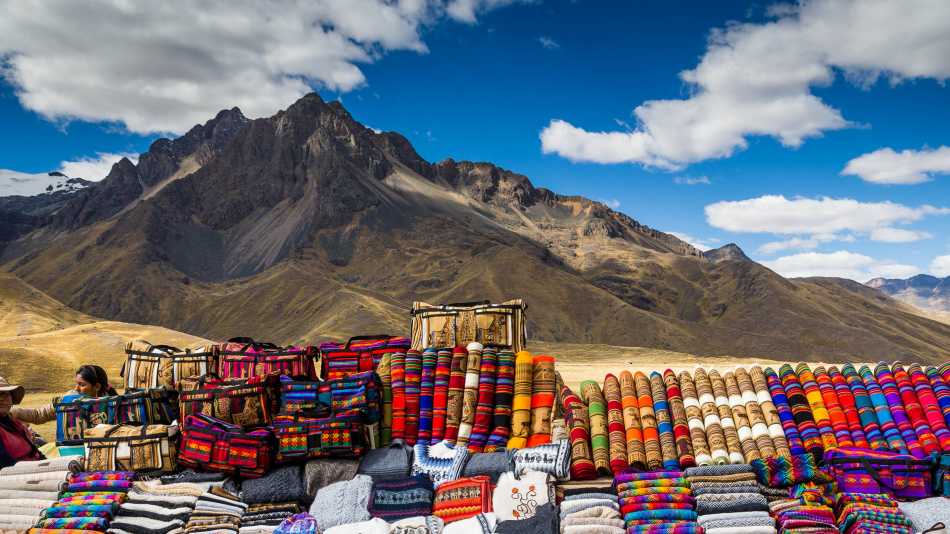Colourful Peruvian rugs in Cusco | Richard I'Anson