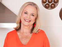 Tour host Lyndey Milan OAM |  Lyndey Milan OAM