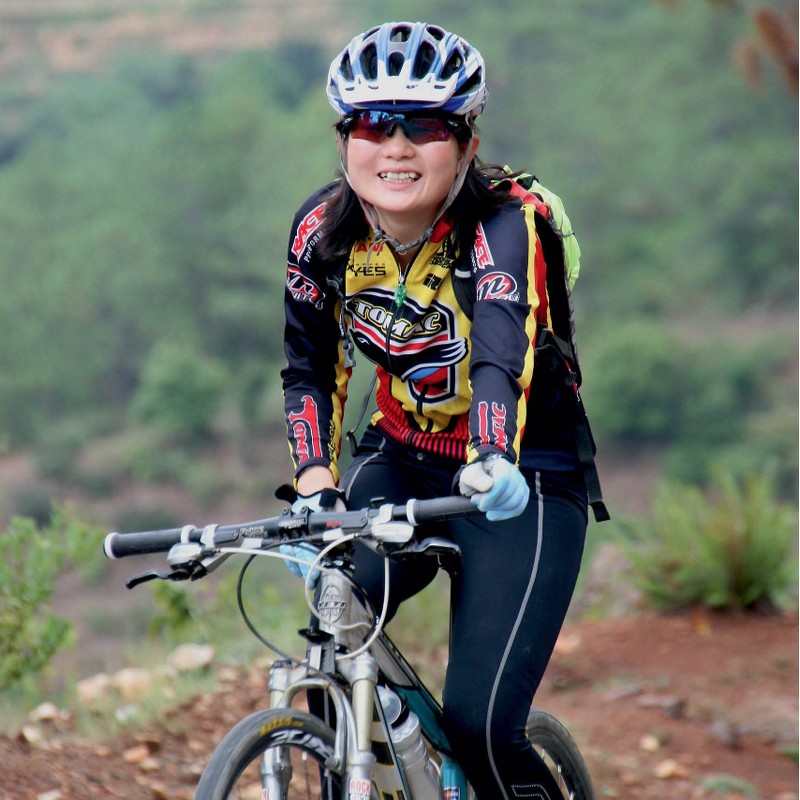 Cathy Liu - China cycling guide