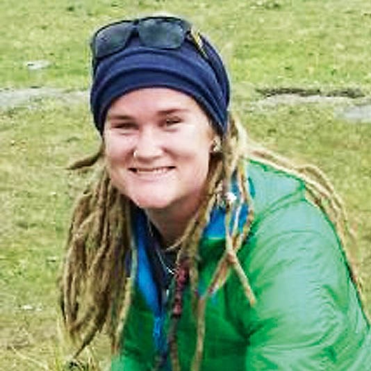 Holly Van de Beek - Australia trekking guide