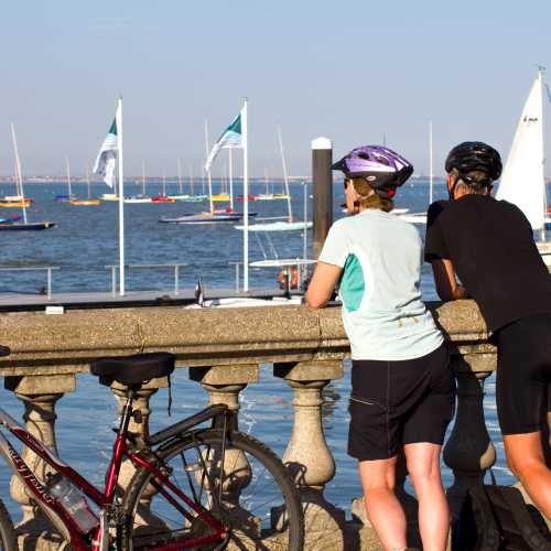 The seaside town of Cowes is a pleasure to take in on your Isle of Wight Cycle