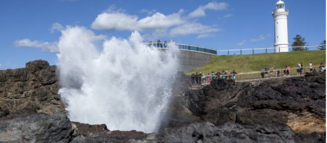 The famous Kiama blowhole and lighthouse | Destination NSW