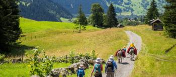 A family hiking in the Alps | Thomas Larner