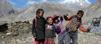 Enthusiastic local kids as we trek Annapurna Circuit | Ross Anderson