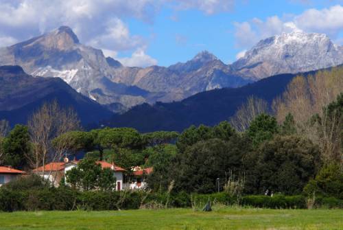 tourhub | UTracks | Via Francigena: Pontremoli to Lucca 