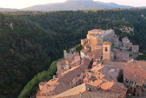 tourhub | UTracks | Hilltop Towns of Italy 